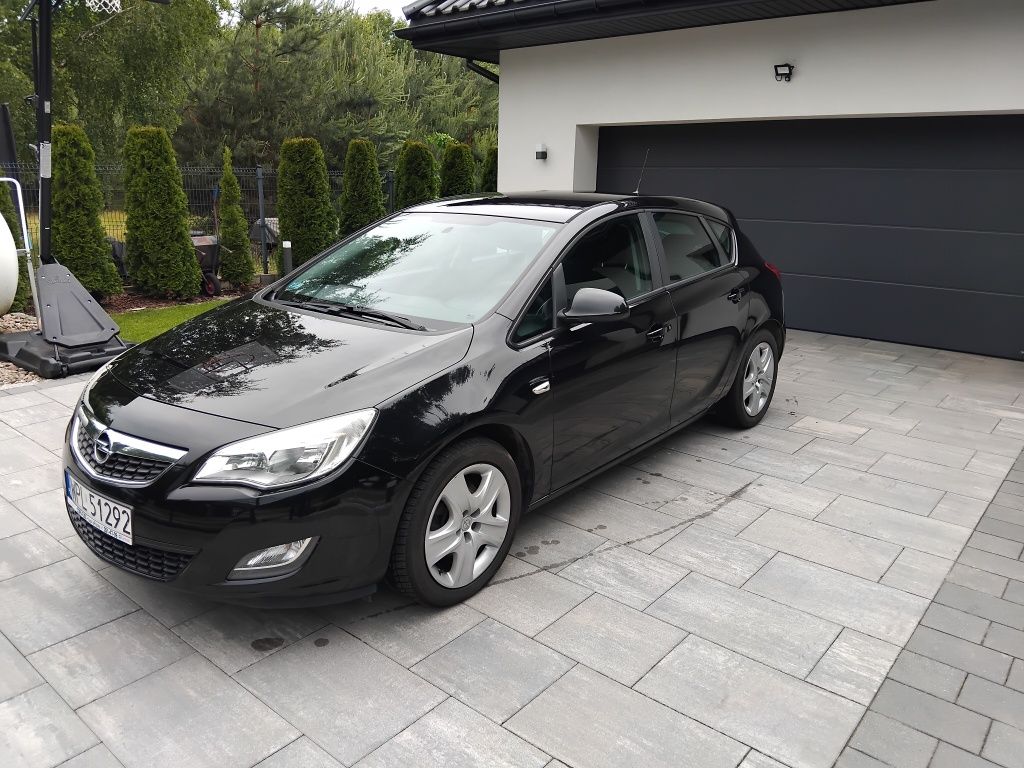 Sprzedam Opel Astra J 2010 1.7 CDTI