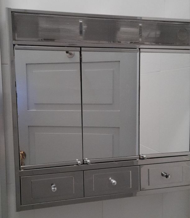 Armário de casa de banho em inox