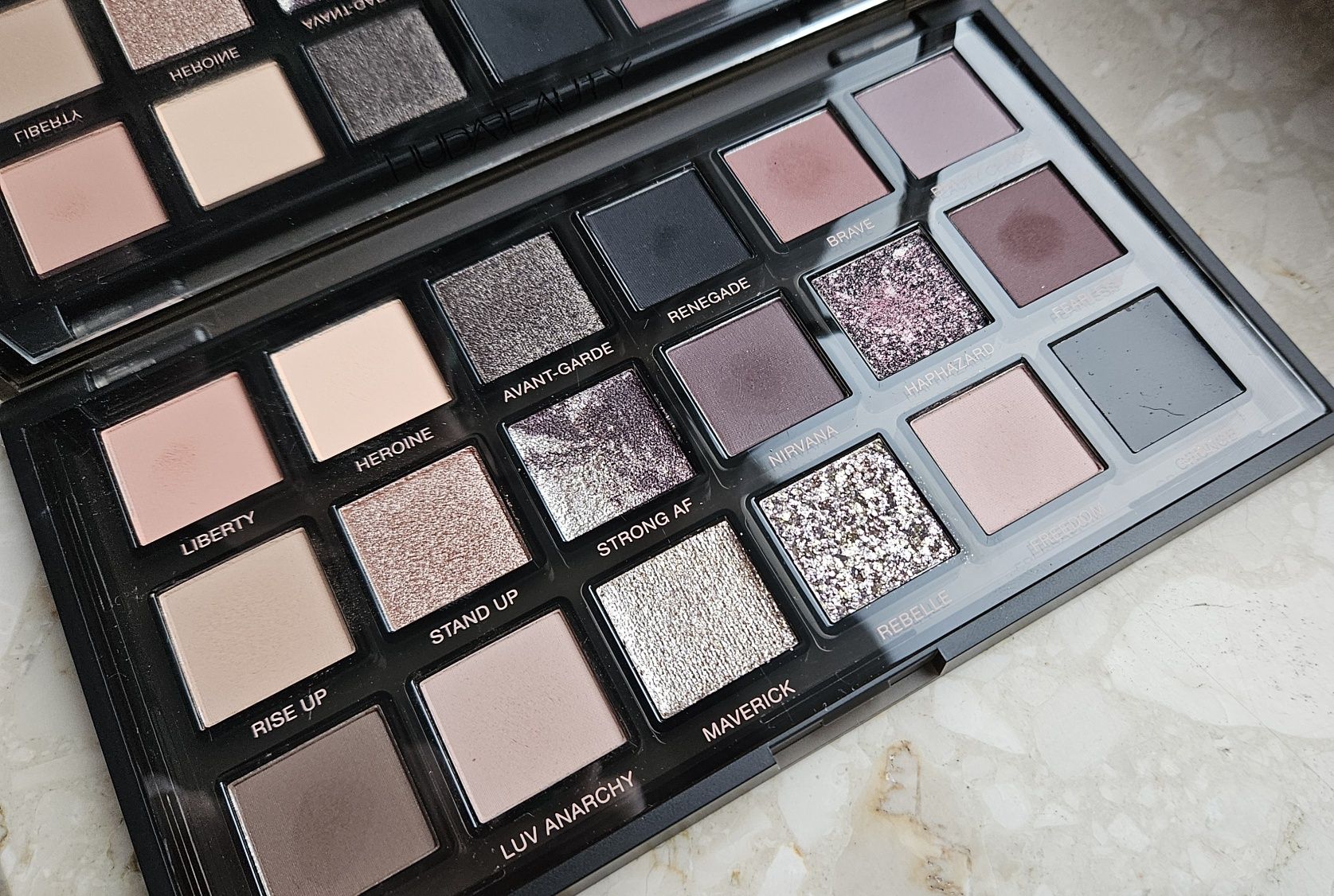 Paleta cieni Huda Pretty Grunge