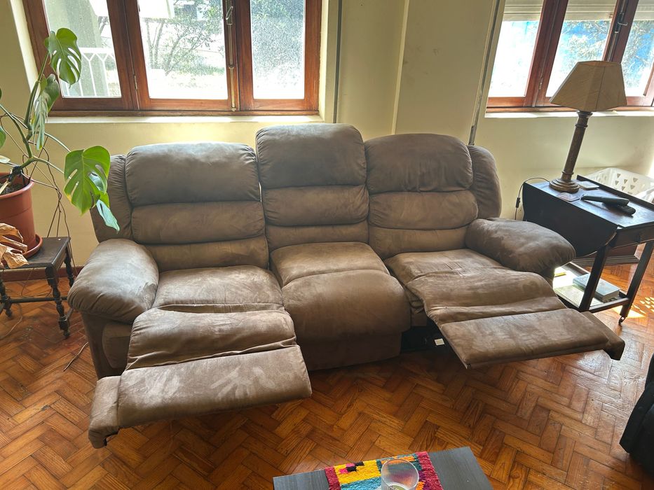 Sofá 3 lugares em bom estado