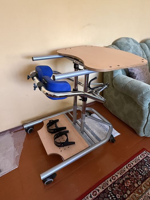 Вертикалізатор, коліноупор, для реабілітації дорослого або підлітка,