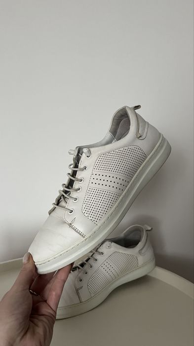 Białe męskie buty skórzane