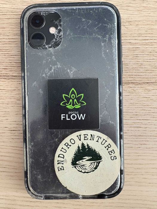 iPhone 11 - w pełni sprawny, z pękniętą tylną szybą