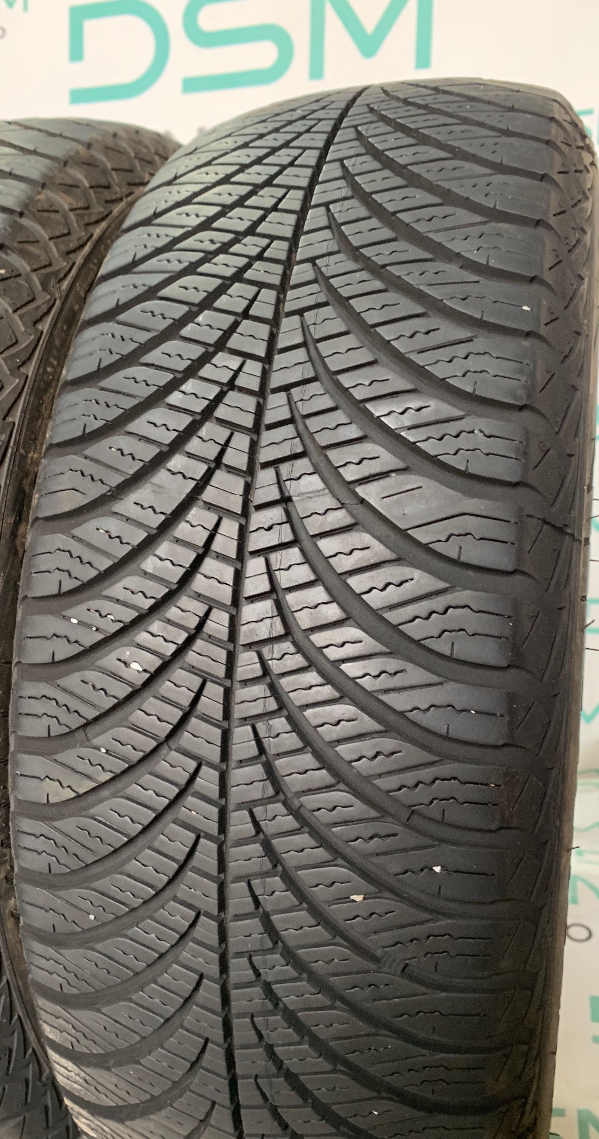 Скад шин б/в. 195/65 R15 Goodyear Vector 4 Seasons Gen-2