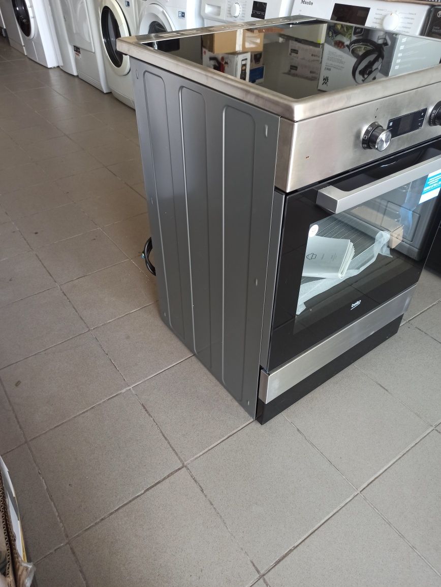 Нова індукційна окремо стояча плита Beko BEKO FSM69301XCT з Німеччини