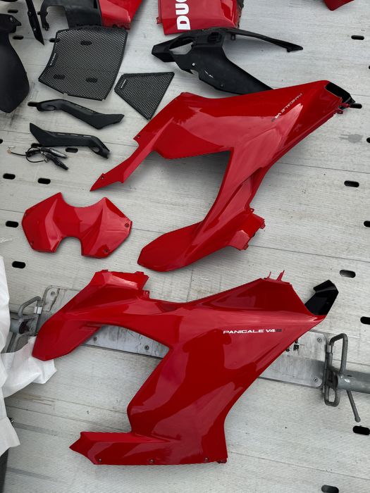Sprzedam Felgi Ducati Panigale V4s owiewki,wydech