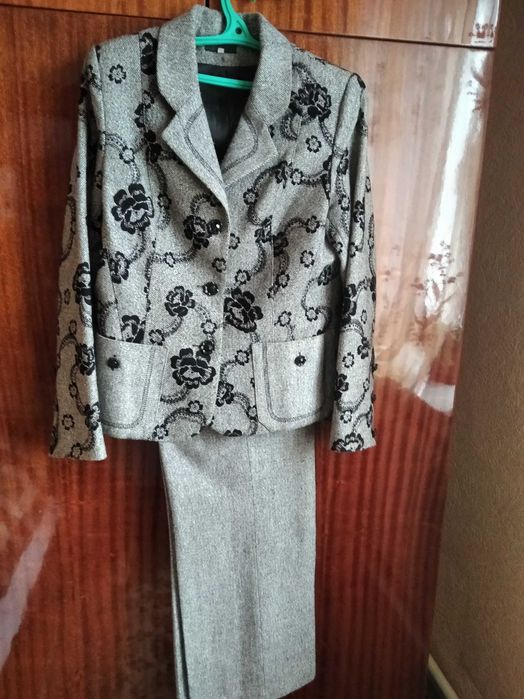 Жіночий костюм, р.48-50, в гарному стані