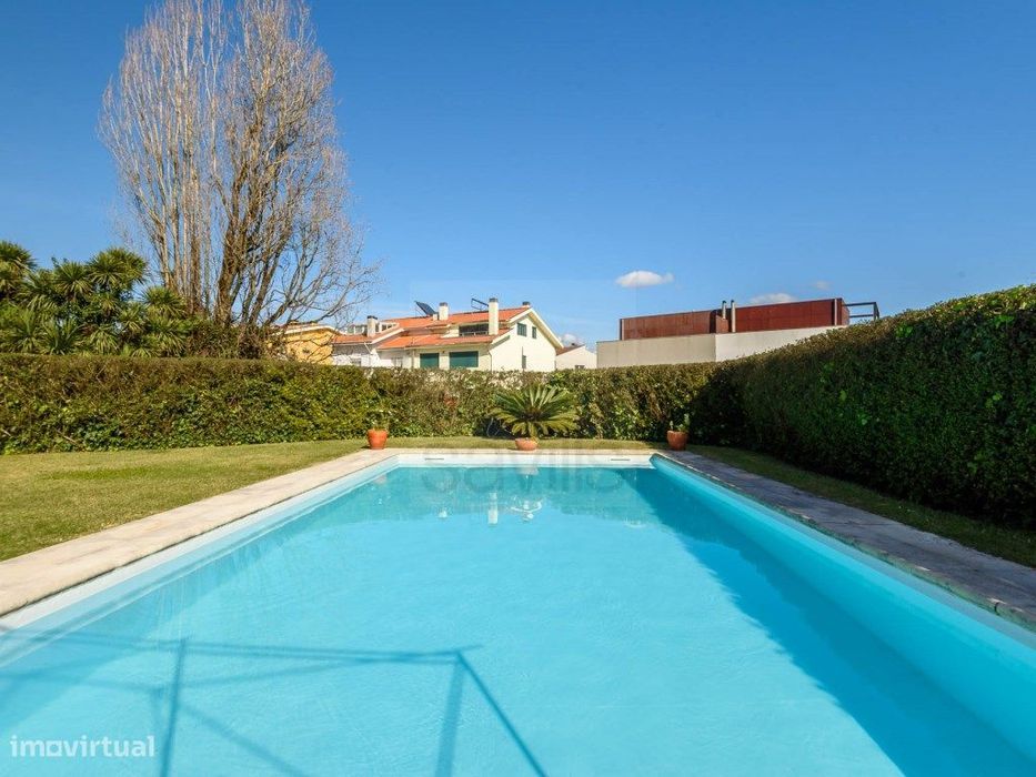Moradia com jardim e piscina na zona da Vilarinha, Aldoar - Porto