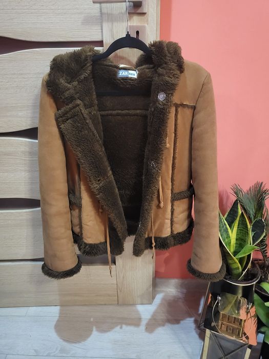 Brązowy kożuszek futerko z kapturem