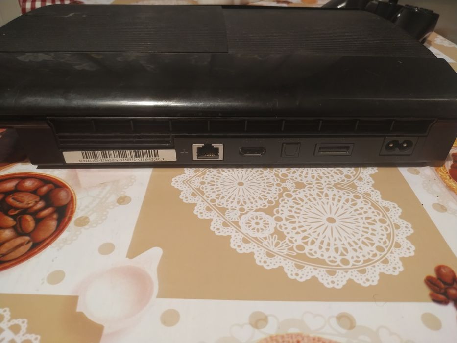 Sprzedam konsolę PS3 super slim