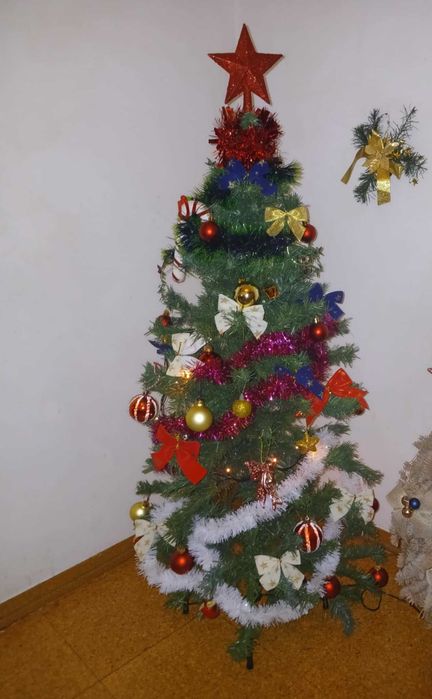 Linda árvore de Natal com 1,60m com todas as decorações + árvore extra