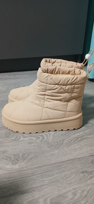 Уггі жіночі нові, 36 р., сноубутси