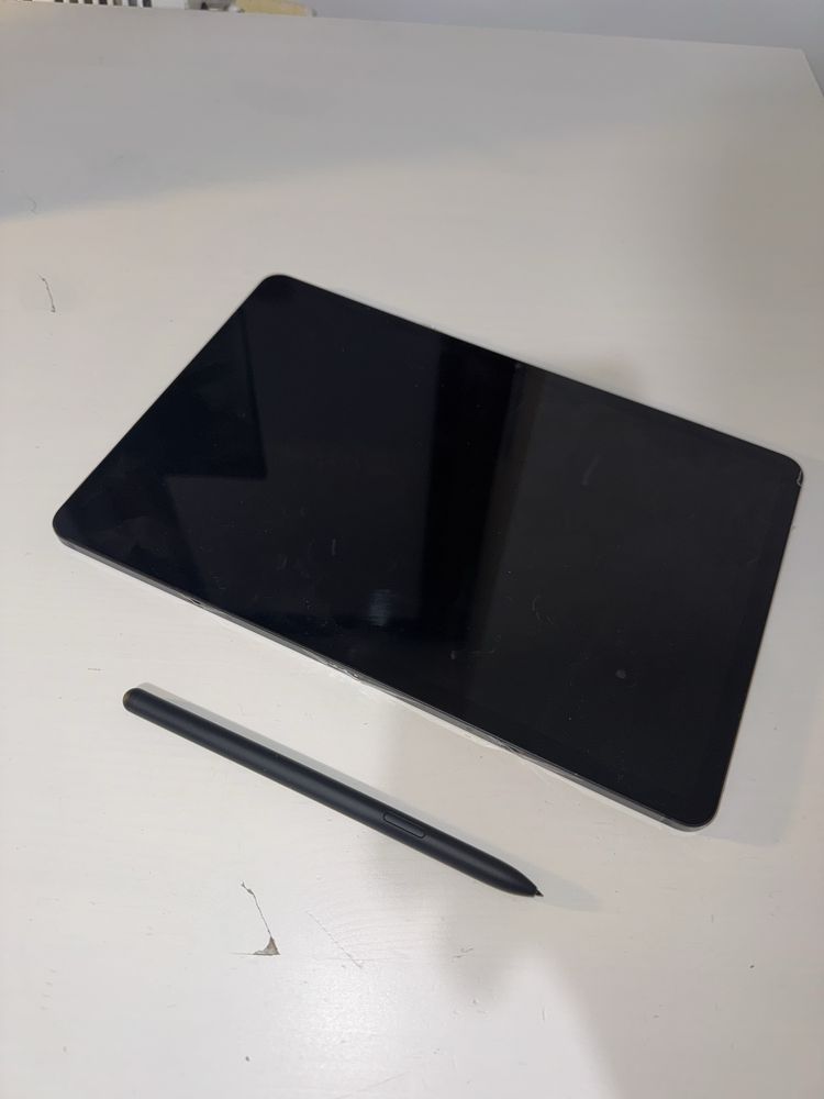 Samsung Galaxy Tab S8 256 GB Stan jak nowy, w folii, etui w zestawie