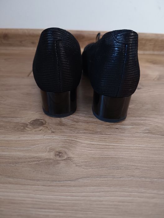 Sprzedam buty damskie czółenka rozm. 38