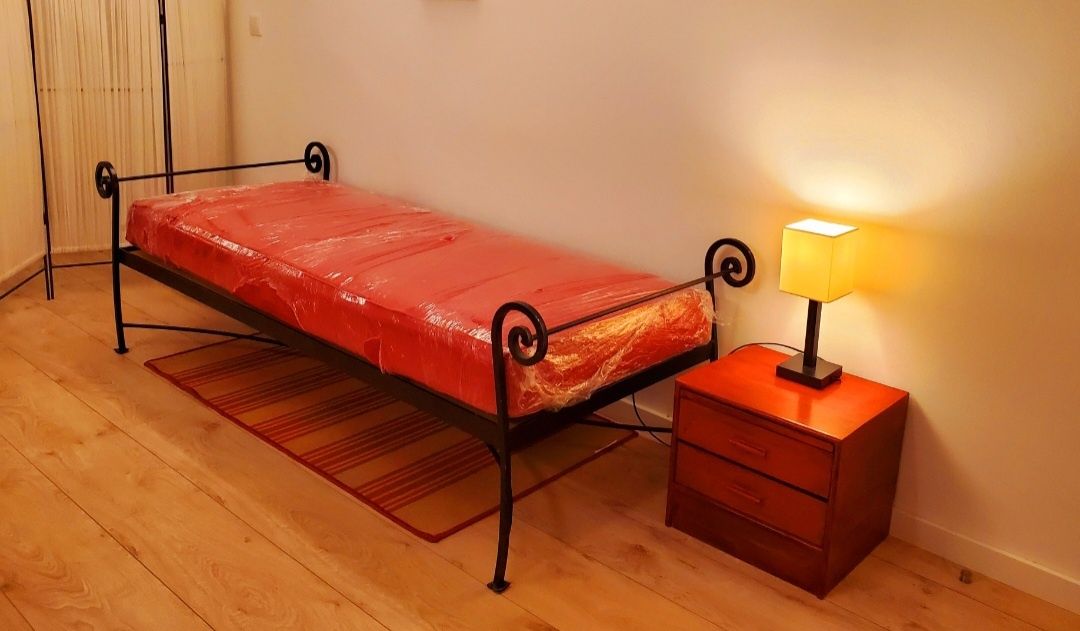 Cama de ferro com colchão