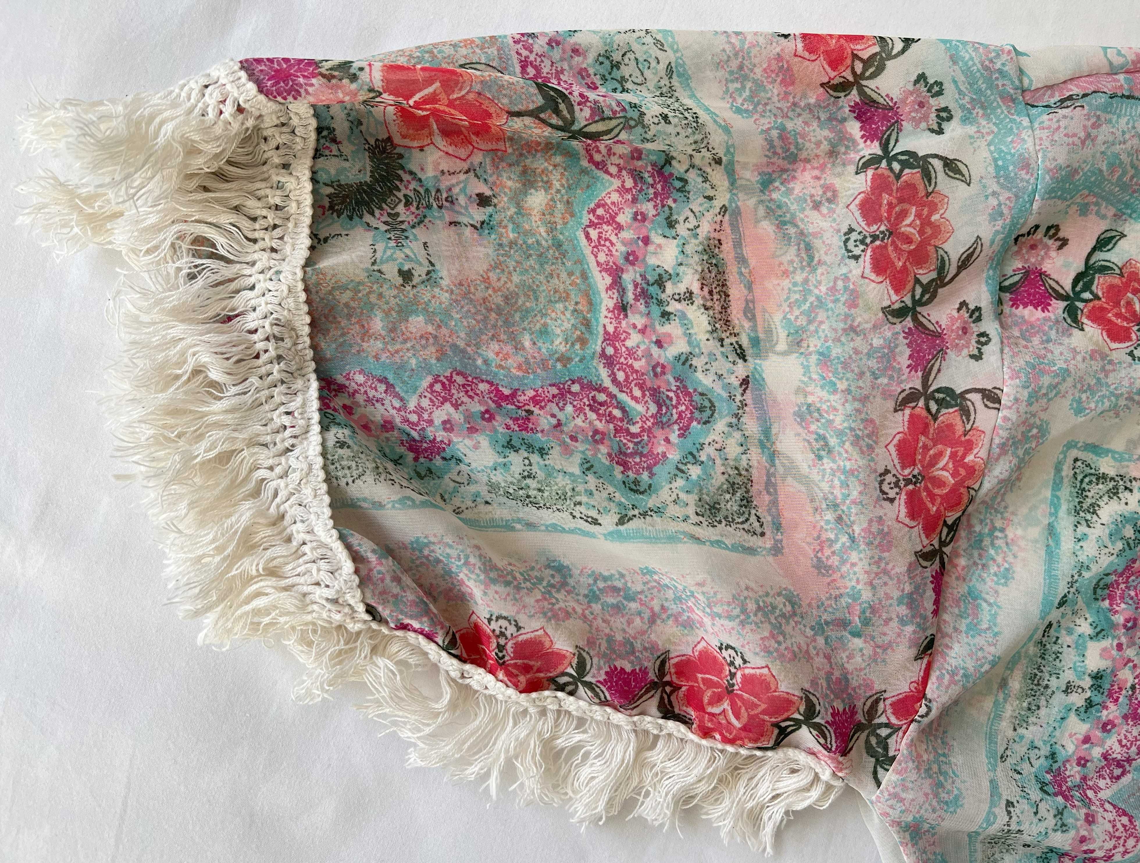 kwiatowe szyfonowe bolerko z frędzlami | krótkie kimono