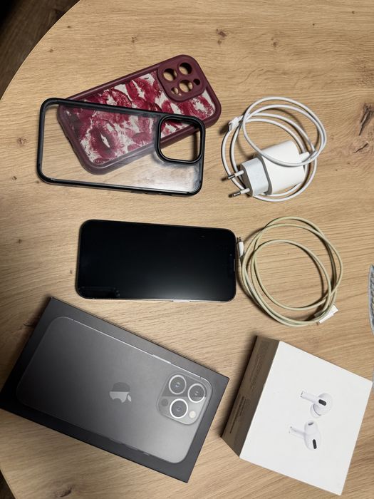 iPhone 13 Pro 128GB Grafitowy + AirPods Pro + Akcesoria
