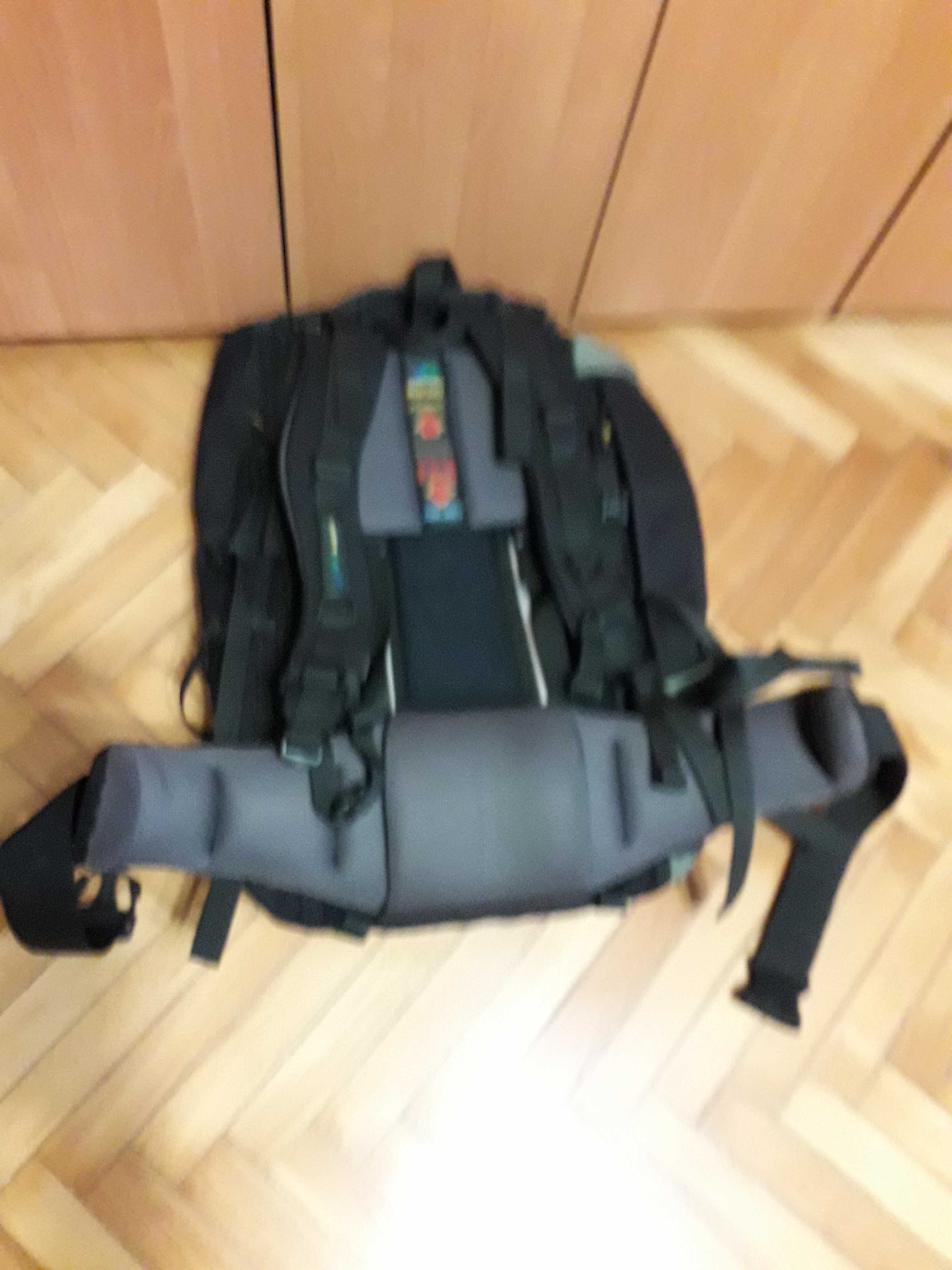 Plecak turystyczny 75 l, na metalowym wszytym stelażu, dość ciężki