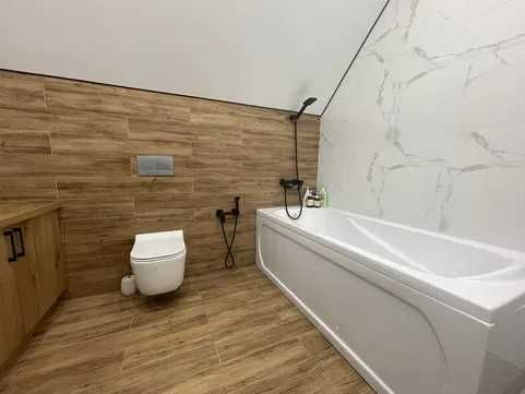 Сучасний таунхаус з якісним ремонтом біля парку