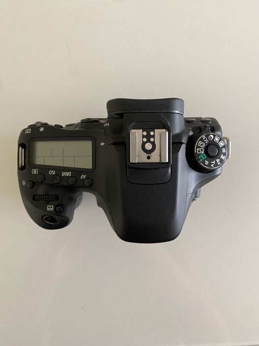 Câmera Canon EOS 80D + lente Canon EF 50mm F/1.8 STM