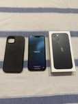 iPhone 13 czarny z etui i szybką ochronną