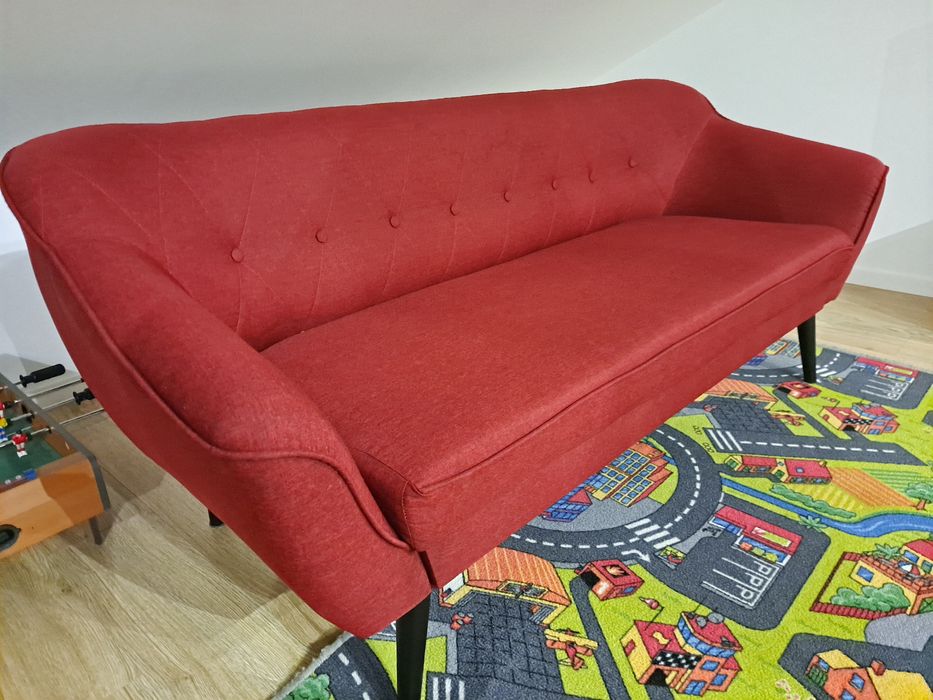 Sofa 3 osobowa styl skandynawski, drewniane nóżki kolor bordowy