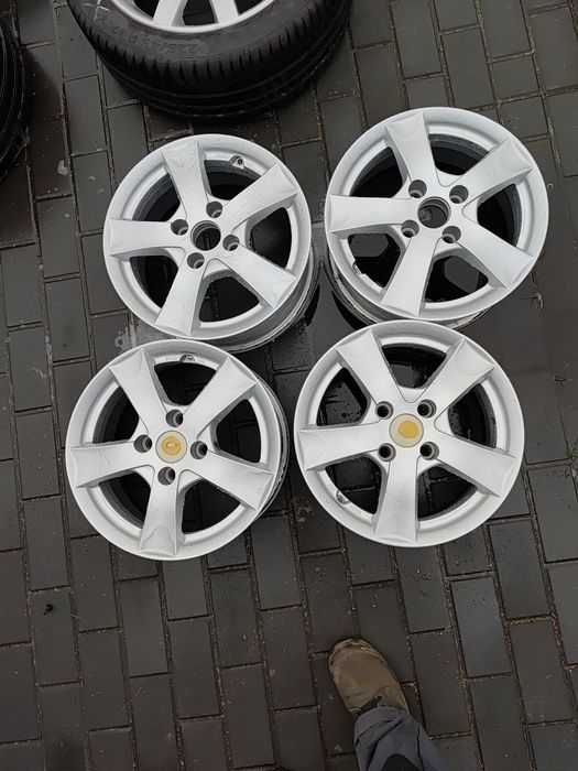 Felgi alufelgi 15 4x108 peugeot citroen 
Rozstaw szpilek 
ET
Szerokość
