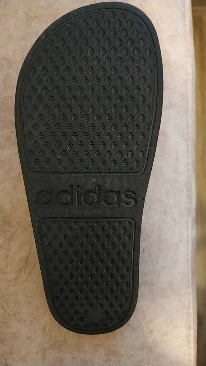 jeden męski klapek Adidas prawy rozmiar 37