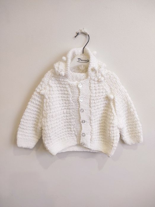 Nowy biały  dziergany sweter z kapturem / wełniany / na chrzest  74/80