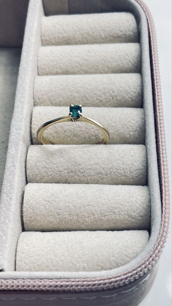 Anel de ouro 18k com esmeralda verdadeira