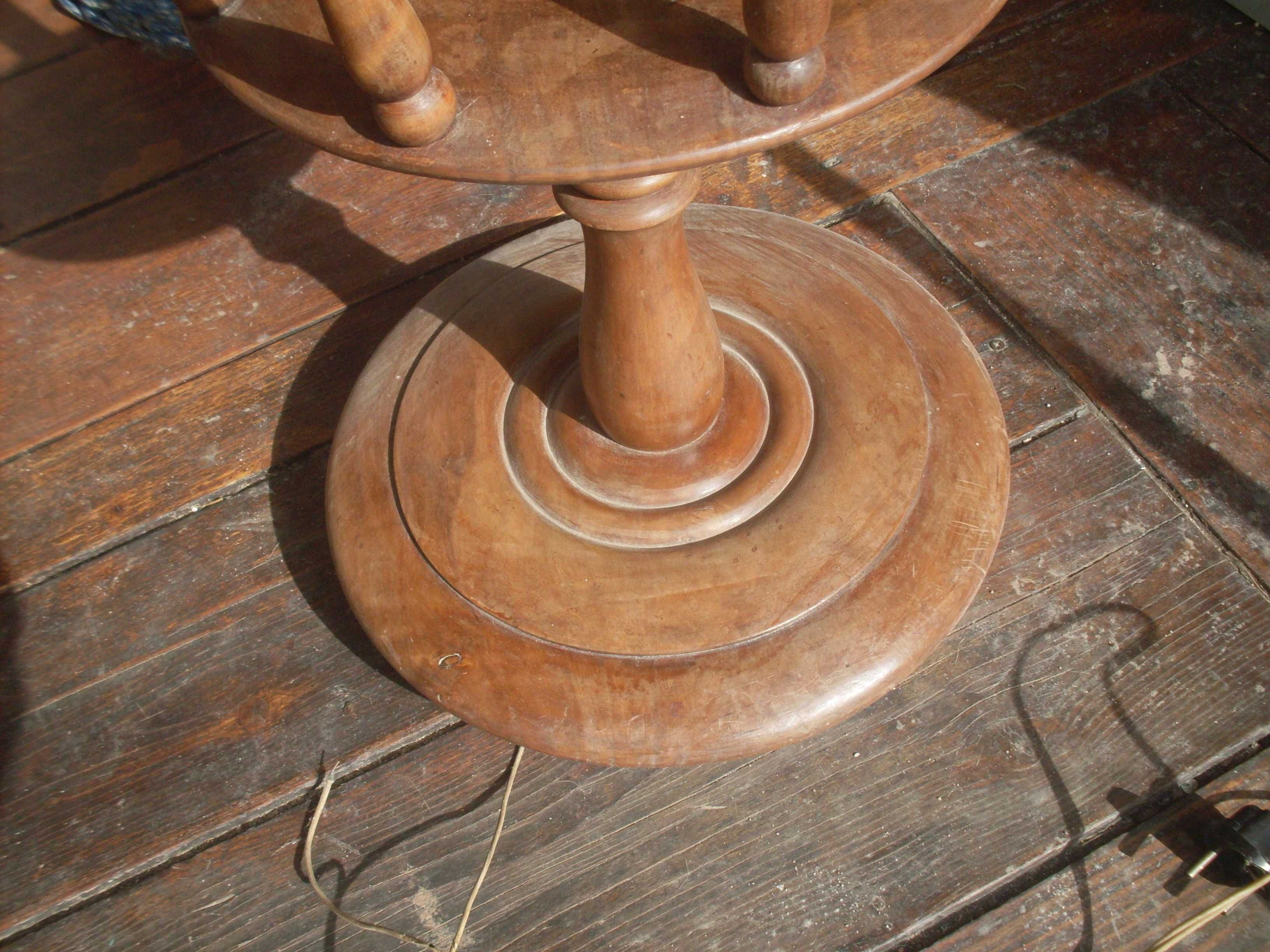 Candeeiro pe alto antigo vintage madeira com cesto para lã tricot
