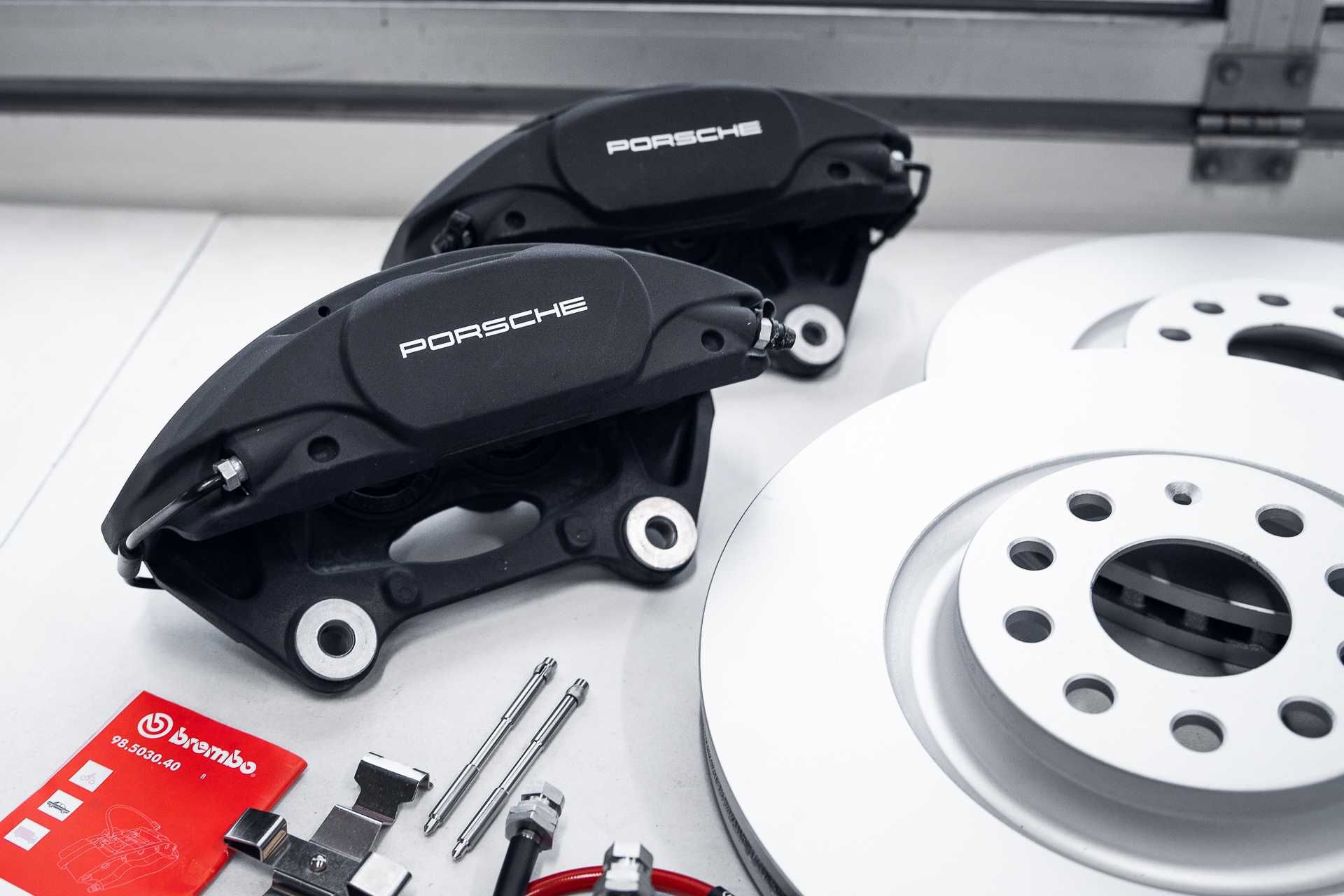 Skuteczny, nowy Big Brake Kit przód do MQB 340MM- zaciski Porsche 4T