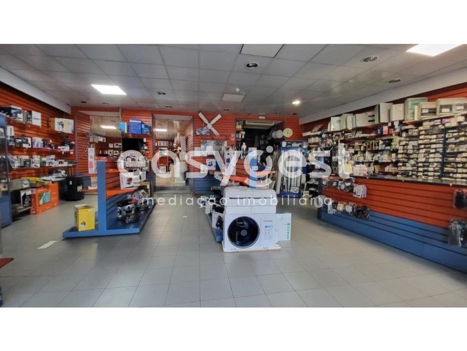 Loja com boas áreas localizada no centro da vila de Aljustrel