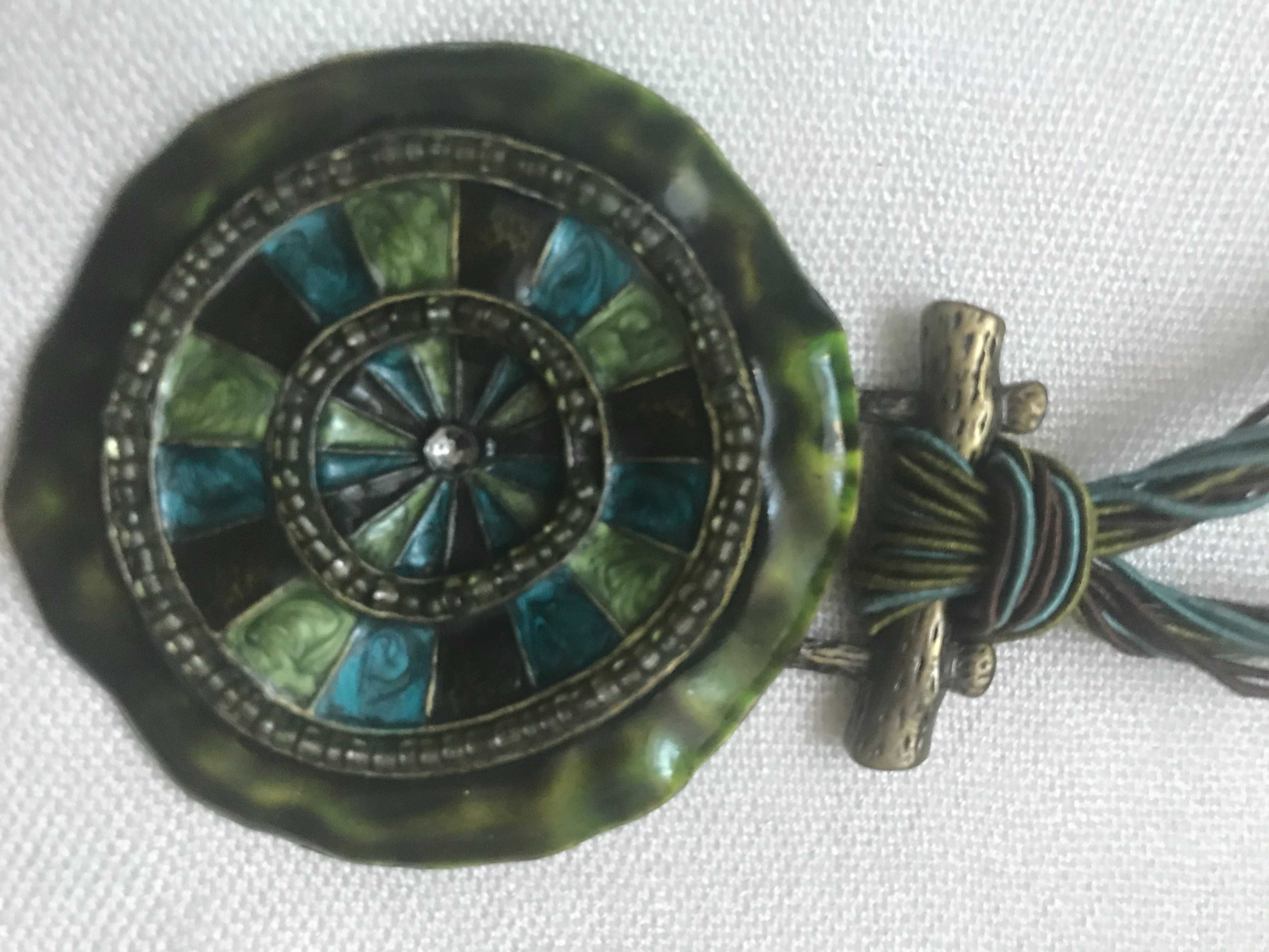 naszyjnik z unikatową zawieszką (koło 5,5 cm)