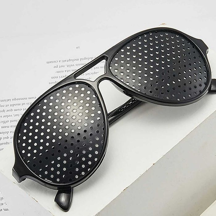 Очки для улучшения зрения - тренажёры с перфорированной линзой сеткой