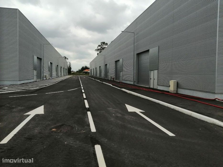 Armazém para alugar na Maia, São Pedro Fins