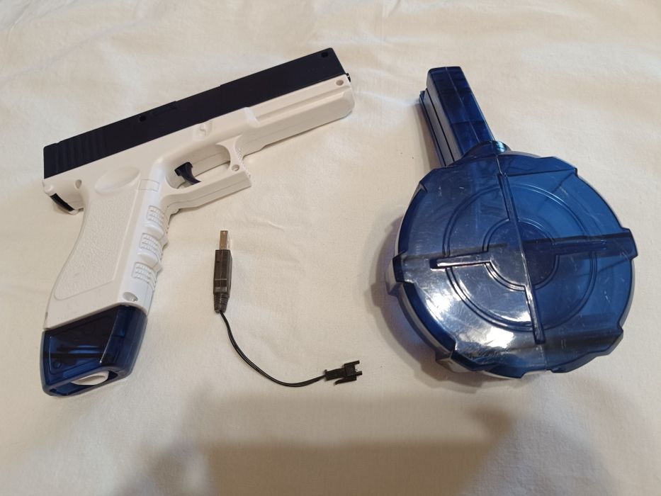 Электрический водяной пистолет.