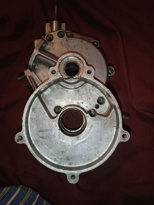 Картер, цилиндр, поршень, карбюратор и др. запчасти мопеда ,,Р