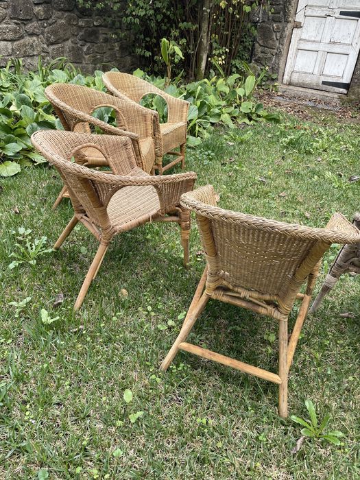 Cadeiras estilo bambu em palhinha