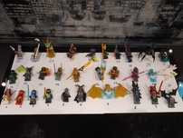 Zestaw LEGO Ninjago - figurki, gazetki, karty