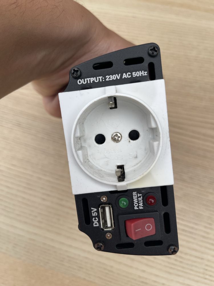 Produto: Inversor de Corrente DC para AC (12V para 220V / 230V / 240V)