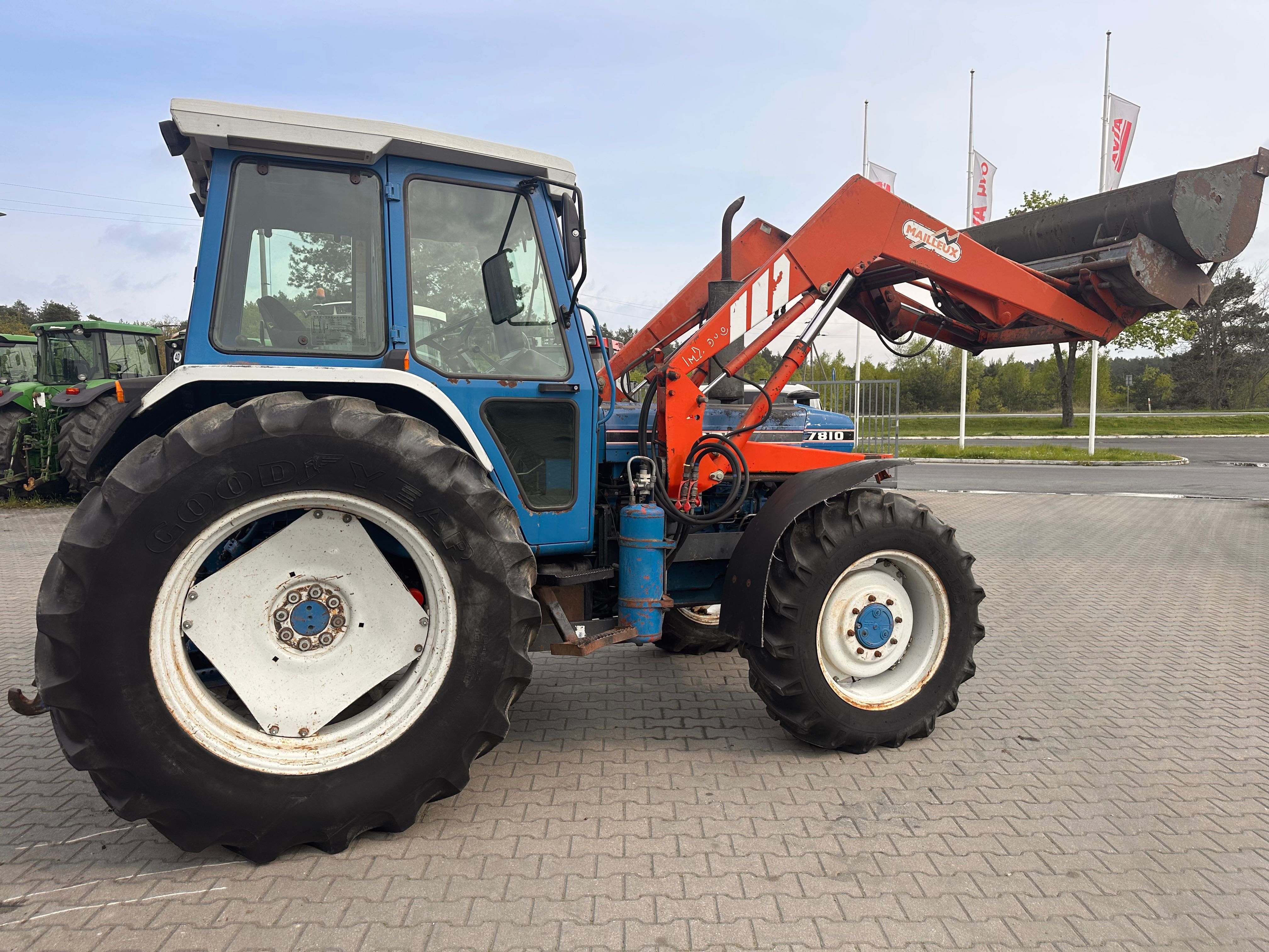 Ciągnik FORD 7810 z ładowaczem MAILLEUX