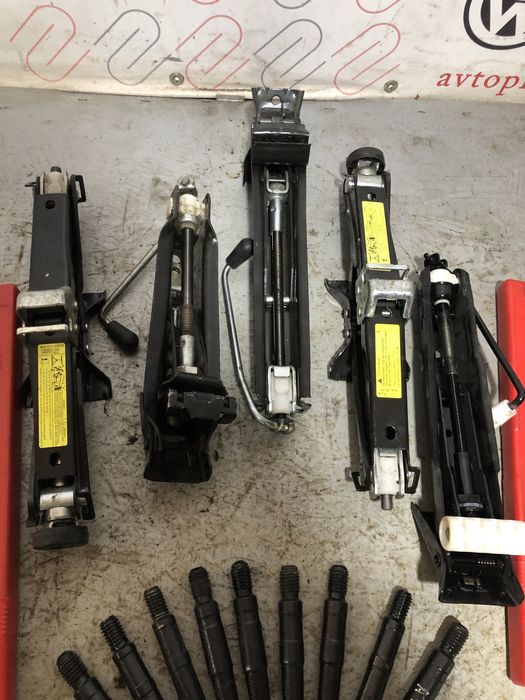 Домкрат крюк запаска VW Skoda Audi аварійний знак