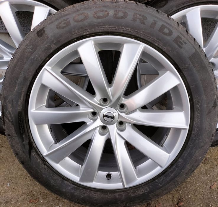 Felgi z oponami zimowymi Volvo XC60 8x19 ET42,5 5x108