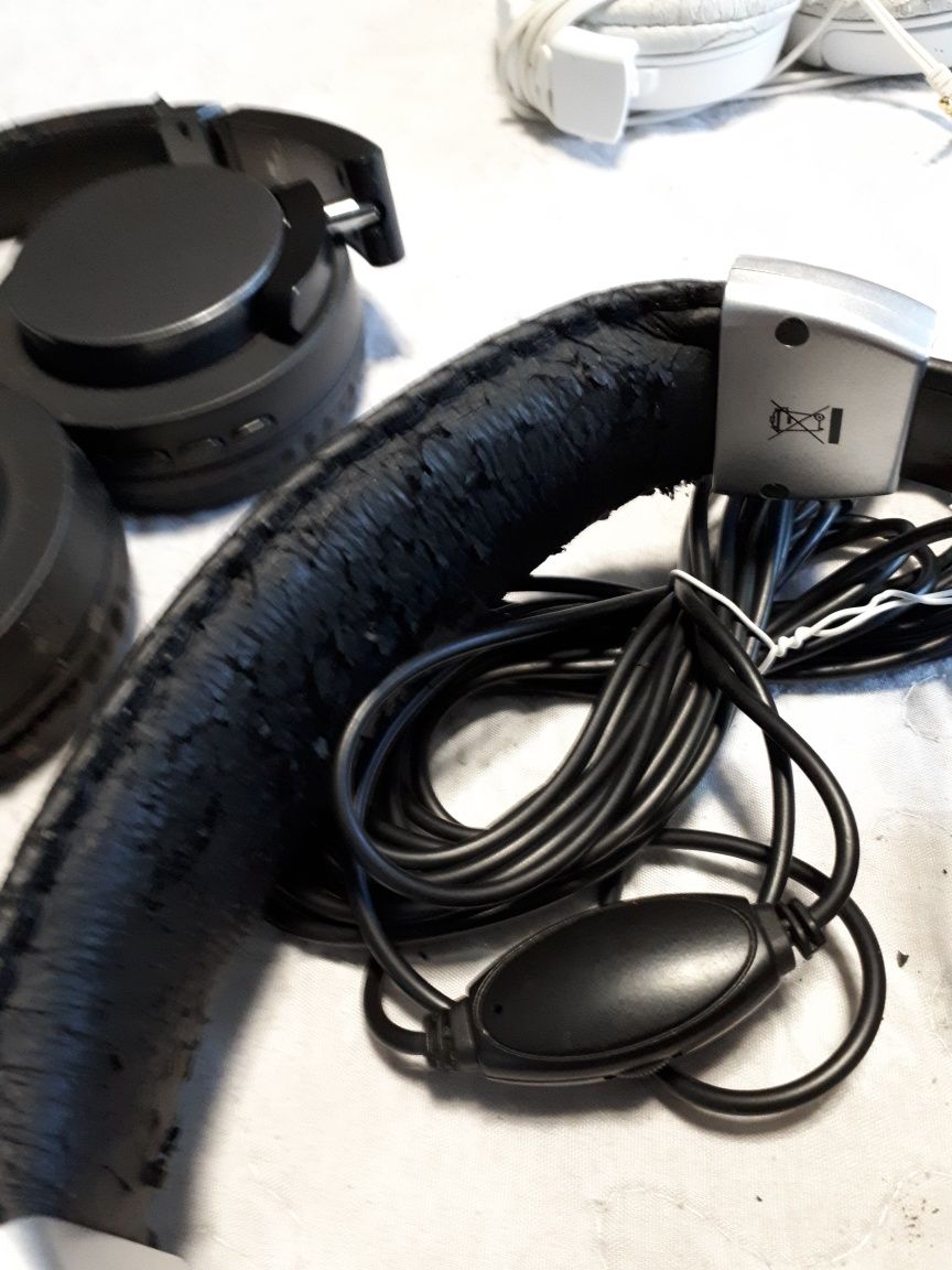 Słuchawki przewodowe i bluetooth