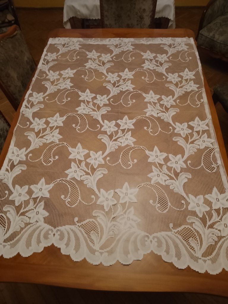 4 firanki (wysokość 138cm, szerokość 95 cm)