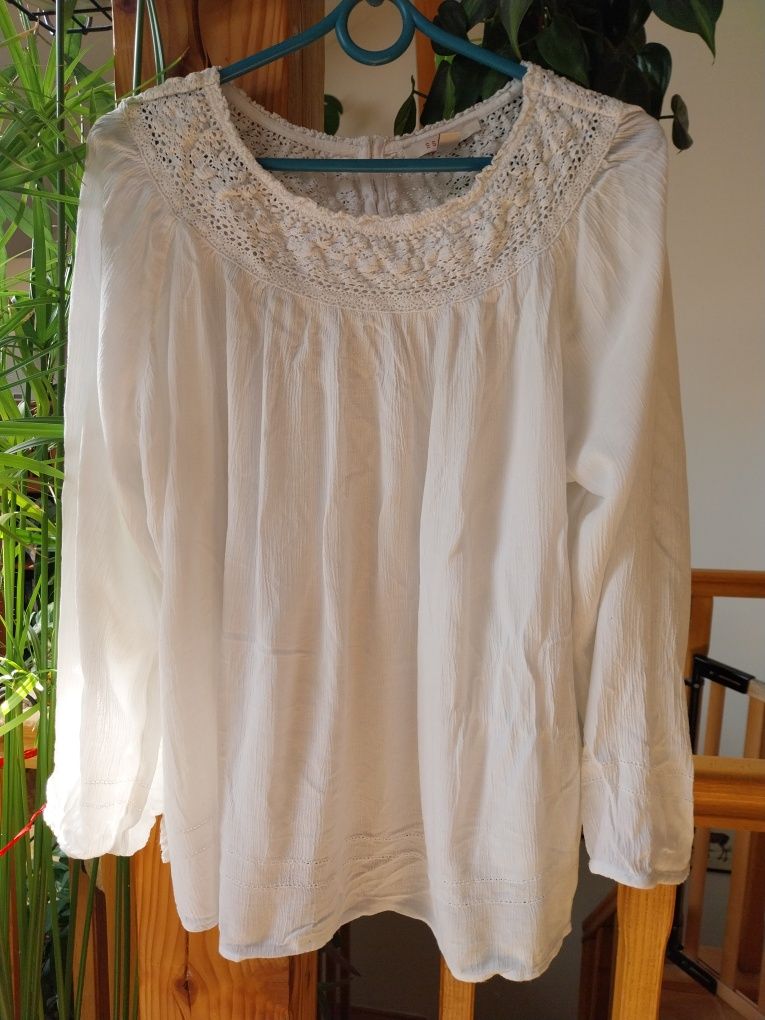 Biała obszerna bluzka w stylu boho