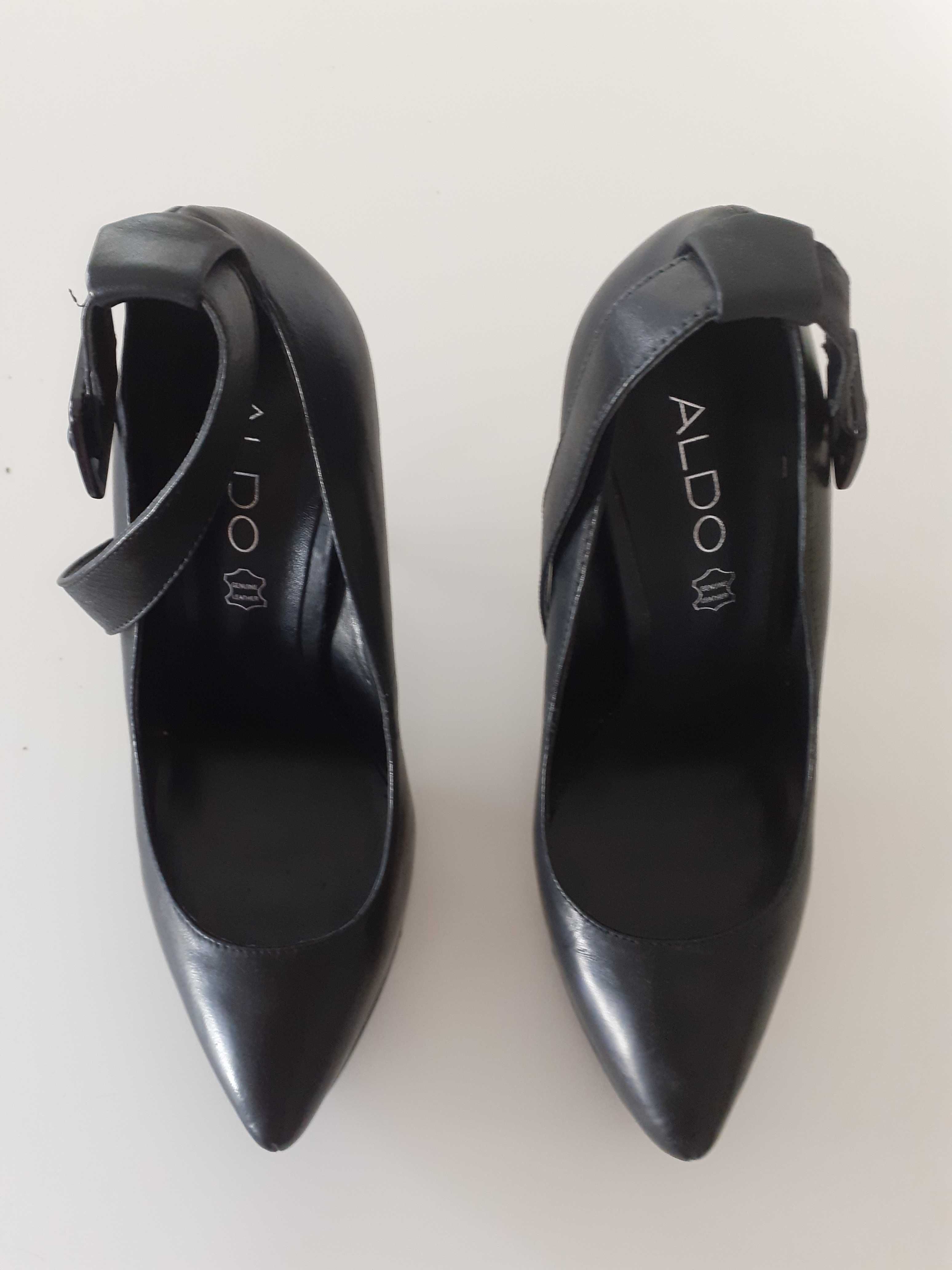 Sapatos ALDO pretos de salto alto com plataforma interior