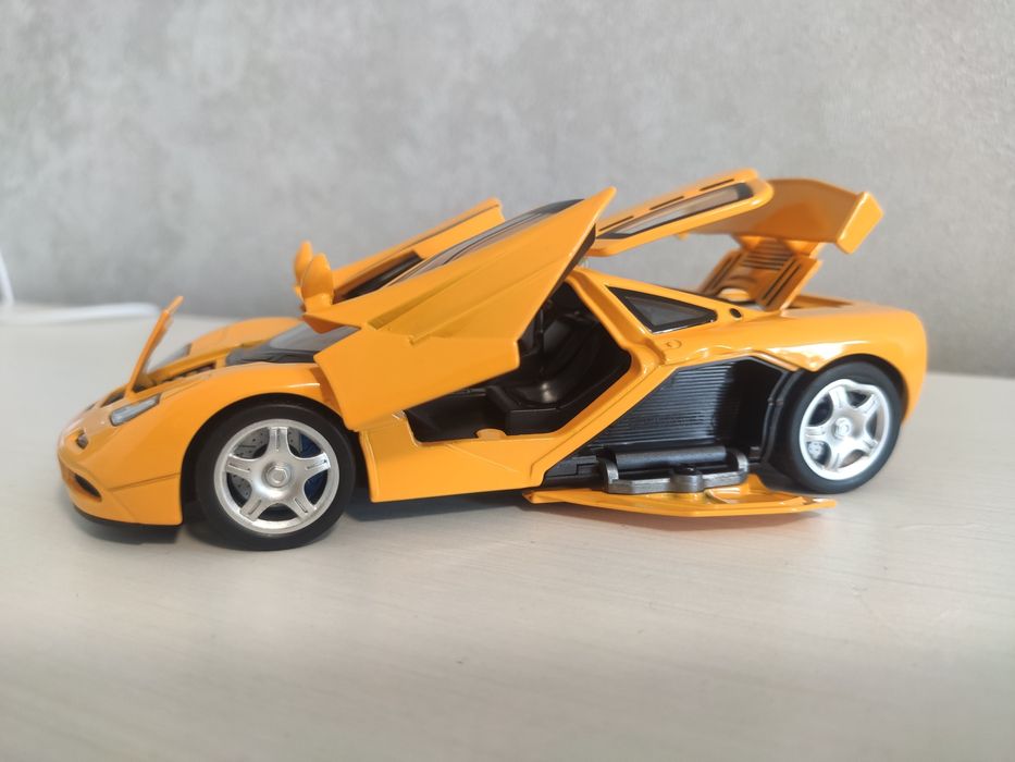 McLaren F1 в масштабі 1:32