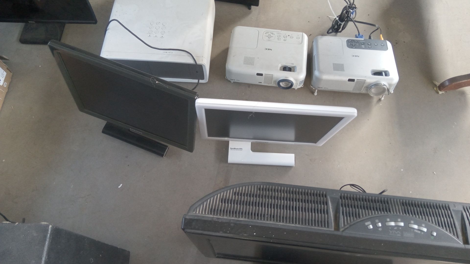 Monitory LCD 14 cal i- 24 cale